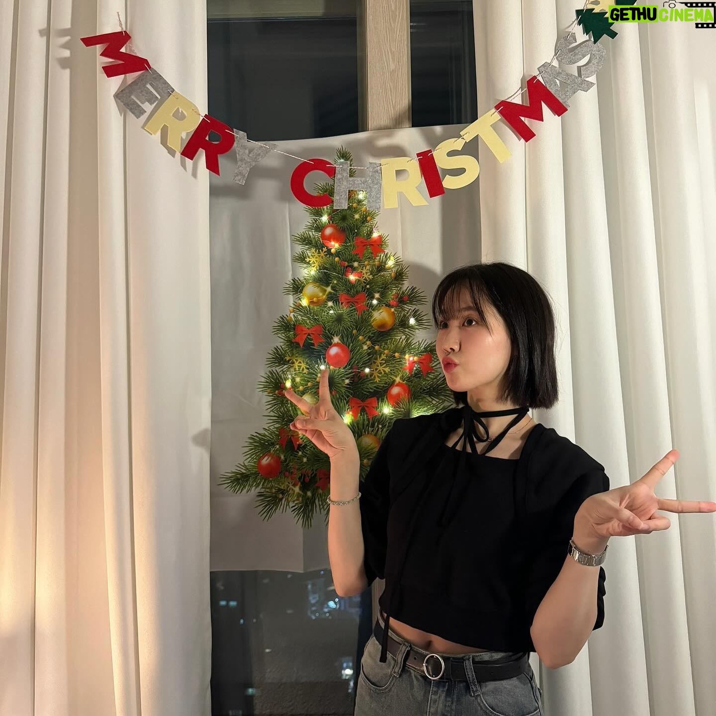 Jin Ji-hee - 3 Likes - Sweet Cristmas🎅🏻🎄💝📱 with👨👩👧/👯♀️