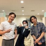 Jin Ji-hee Instagram - #연극레드 “뭐가 보이지?” “레드요.” 추상표현주의 화가 #마크로스코 그자체셨던 우리 아부지❤️ 좋은 공연 보여주셔서 정말 감사합니다! #강승호 배우님과의 케미까지! 너무 고생하셨습니다🙌🏻