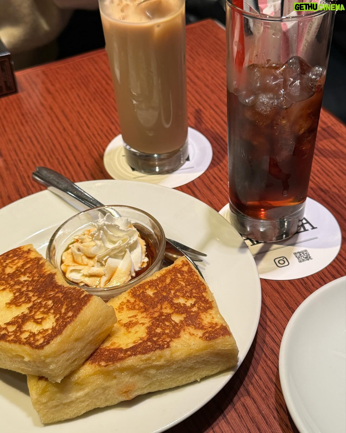 Jin Ji-hee - 3 Likes - 🧁🍰☕️😋