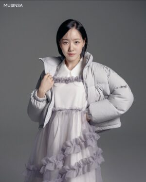 Jin Ji-hee Instagram - #아우터의기준이되다
#무신사스탠다드스포츠