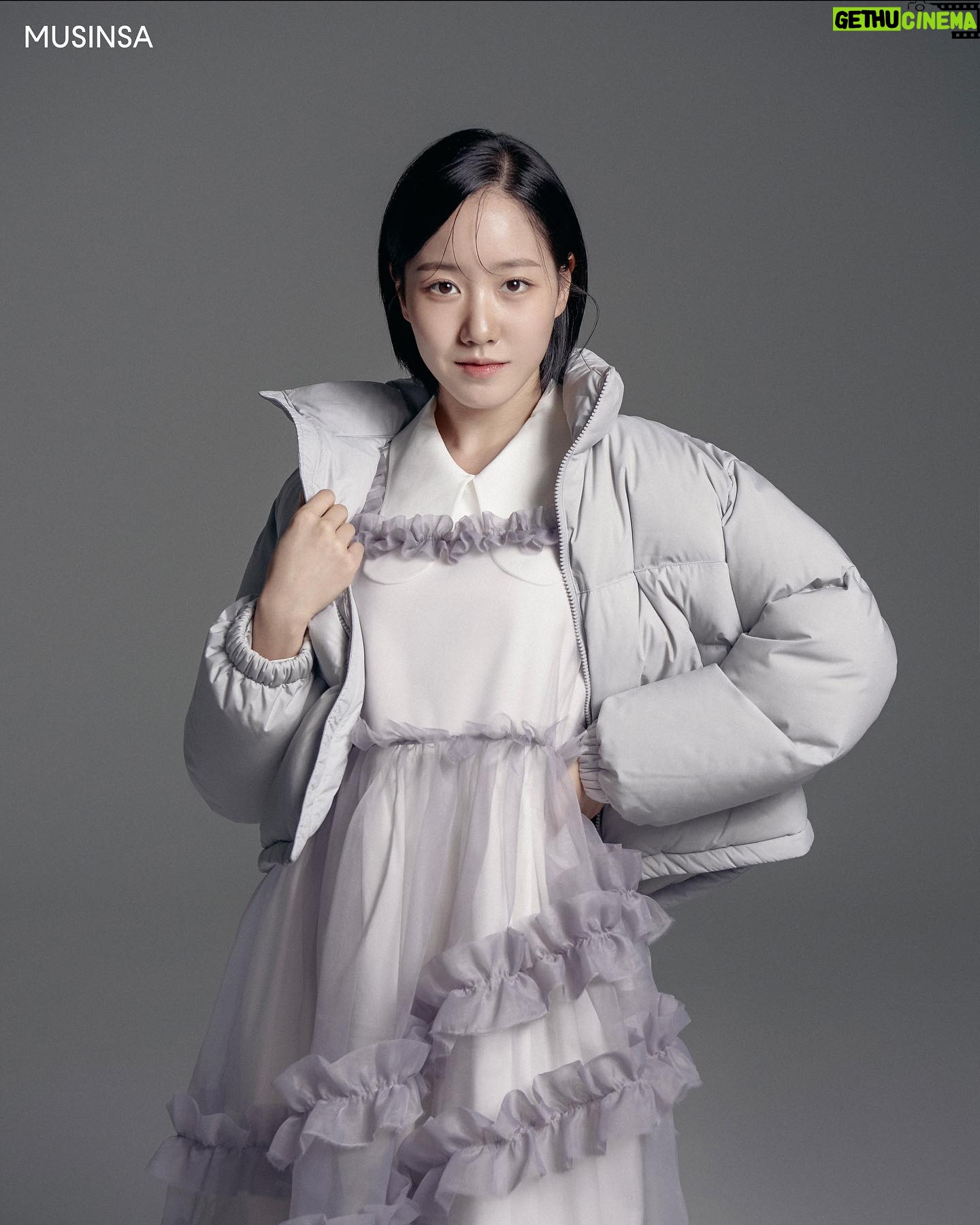 Jin Ji-hee - 3 Likes - #아우터의기준이되다
#무신사스탠다드스포츠