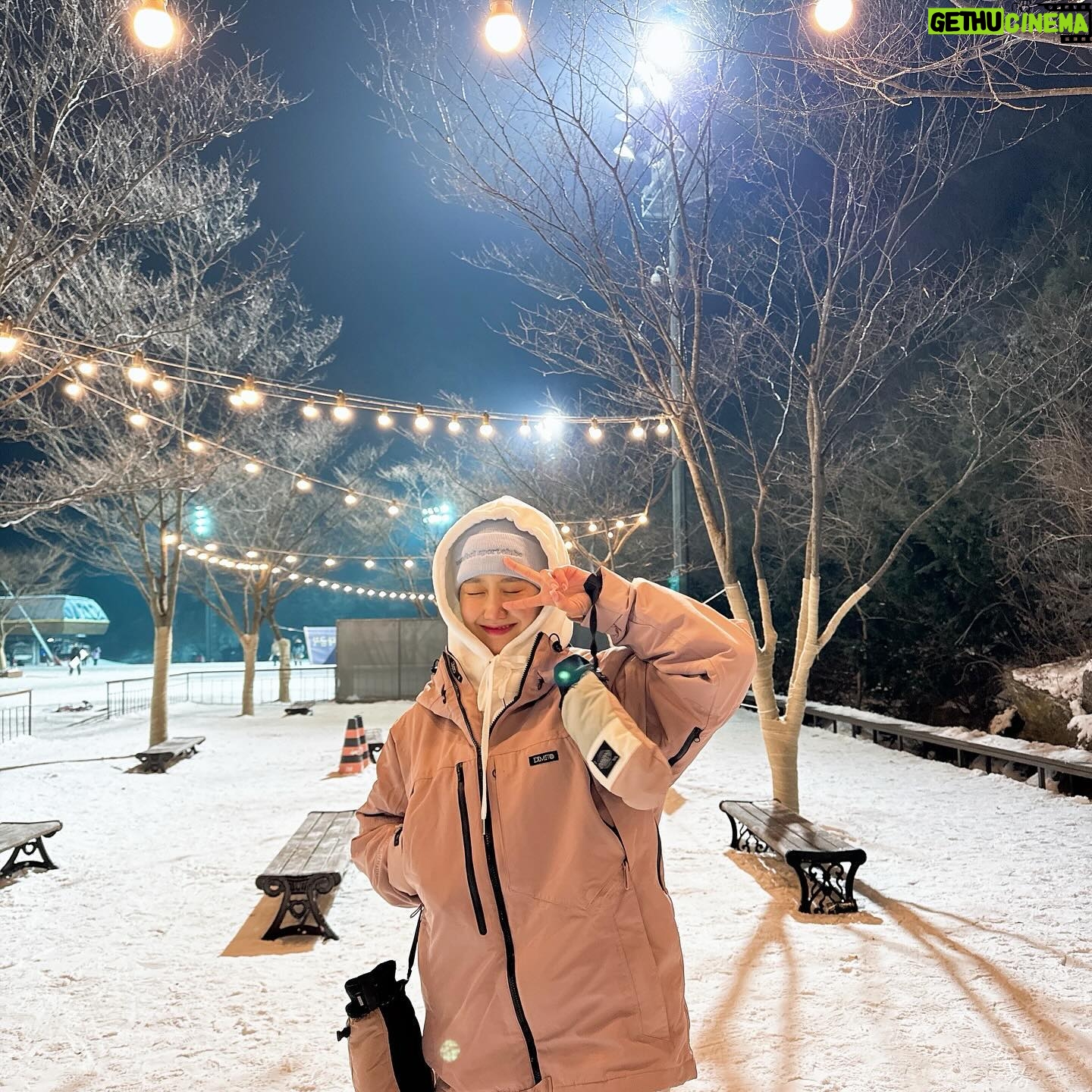 Jin Ji-hee - 3 Likes - 올해첫스키장🏂
엉금엉금🐢