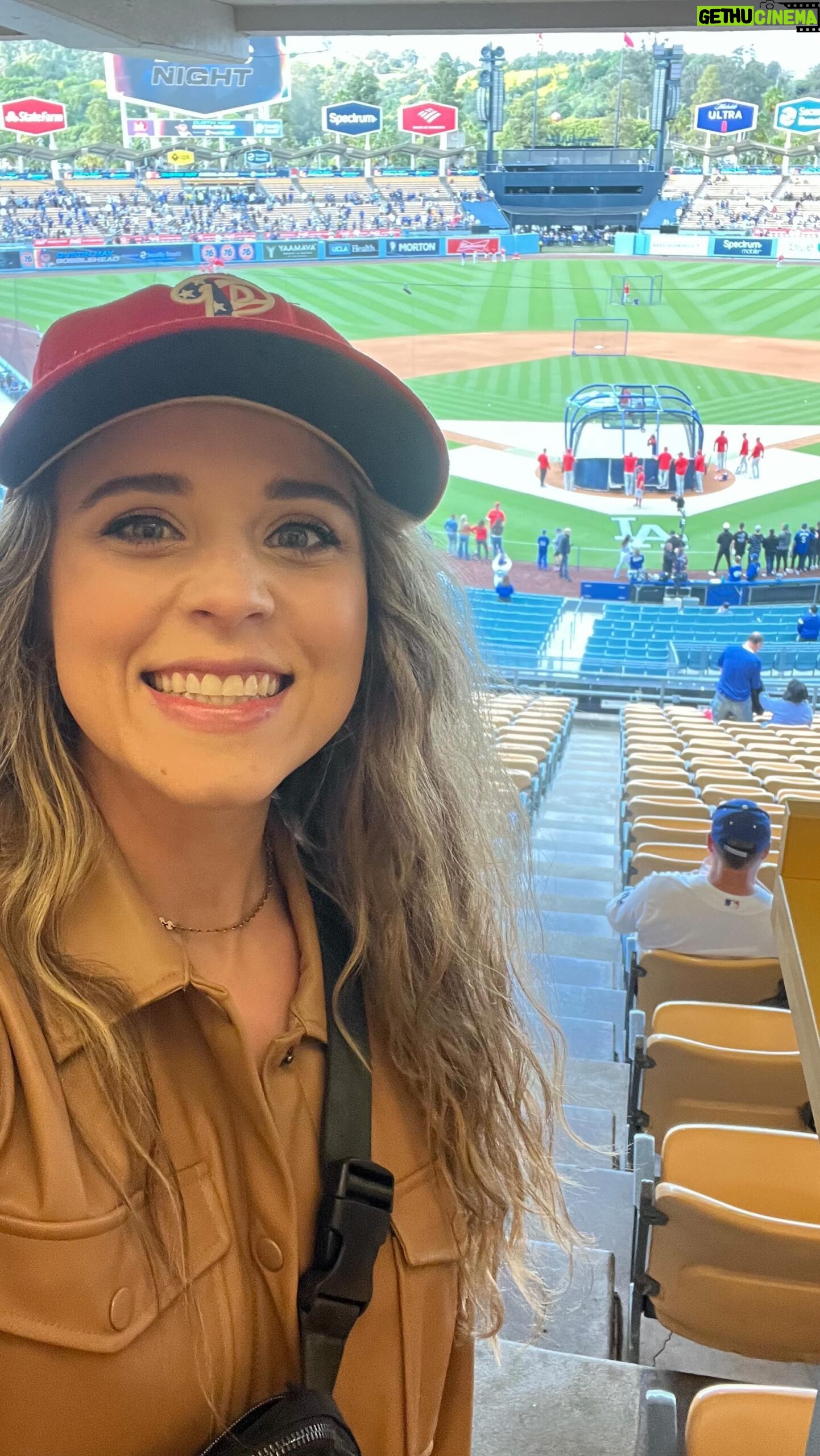 Jinger Vuolo Instagram - Dodgers x Phillies game last night w/ friends!