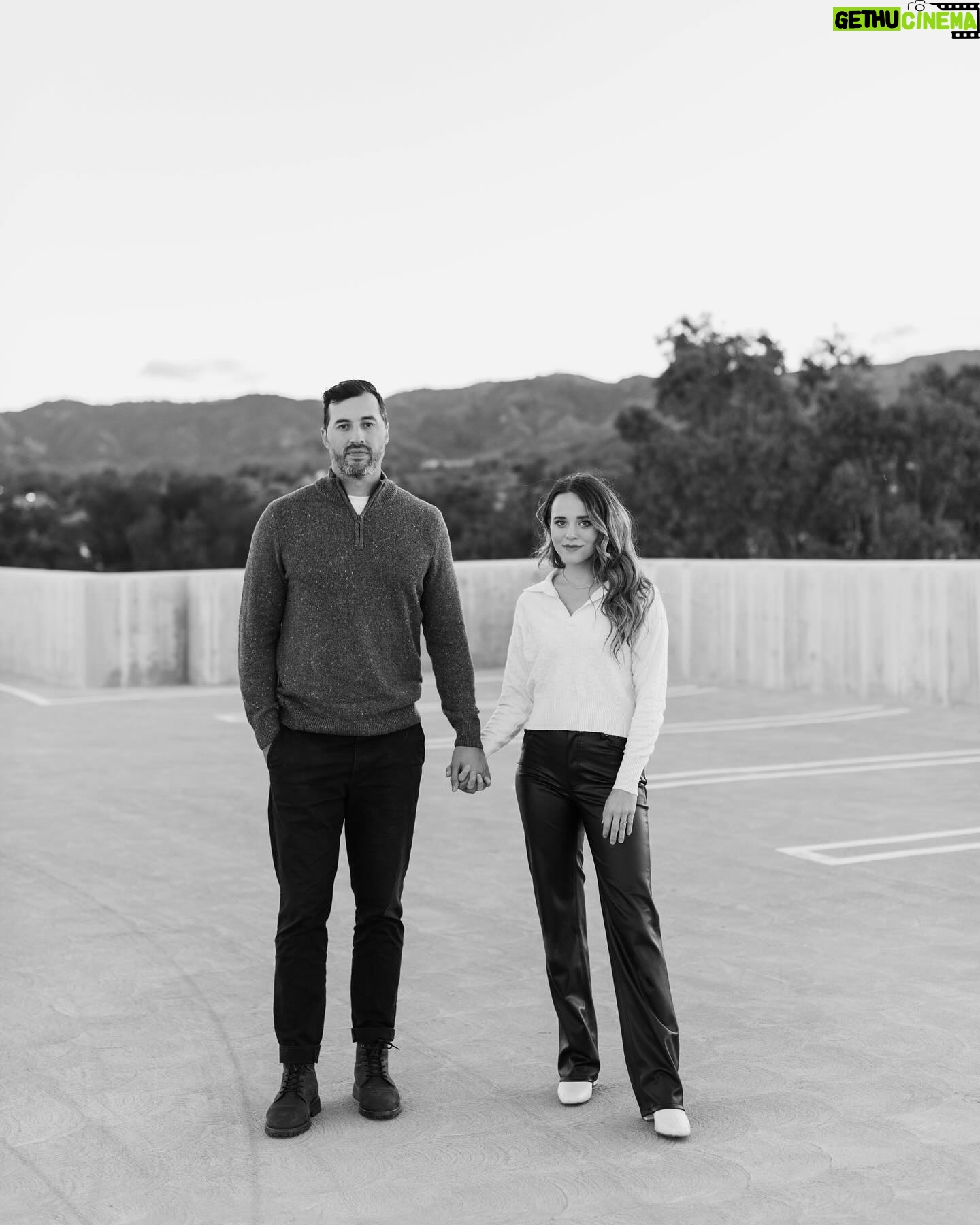 Jinger Vuolo - 91.6K Likes - Merry Christmas from the Vuolo family!🎄