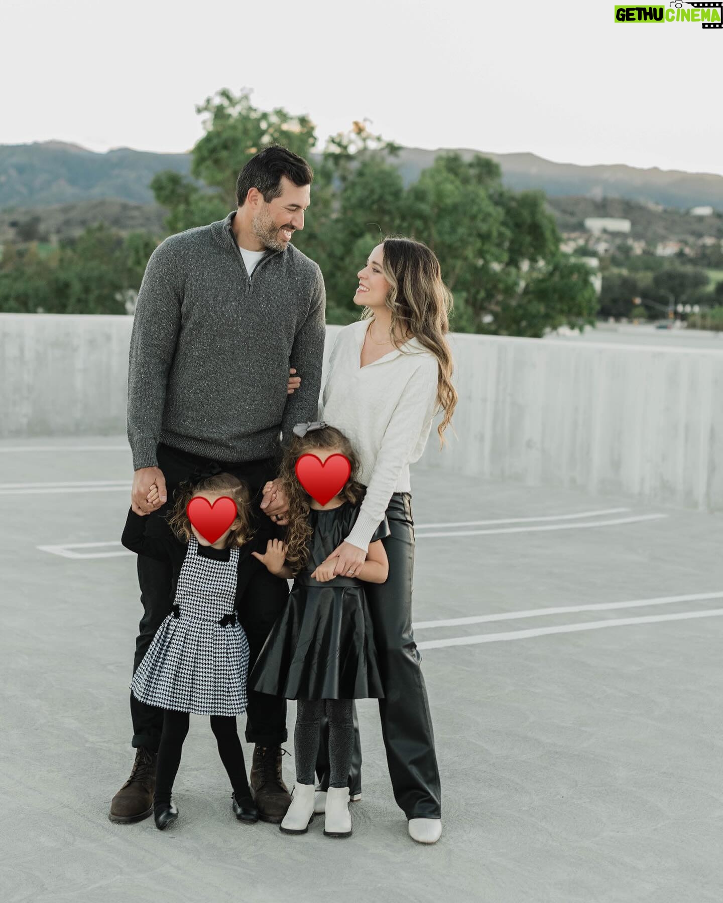 Jinger Vuolo - 91.6K Likes - Merry Christmas from the Vuolo family!🎄