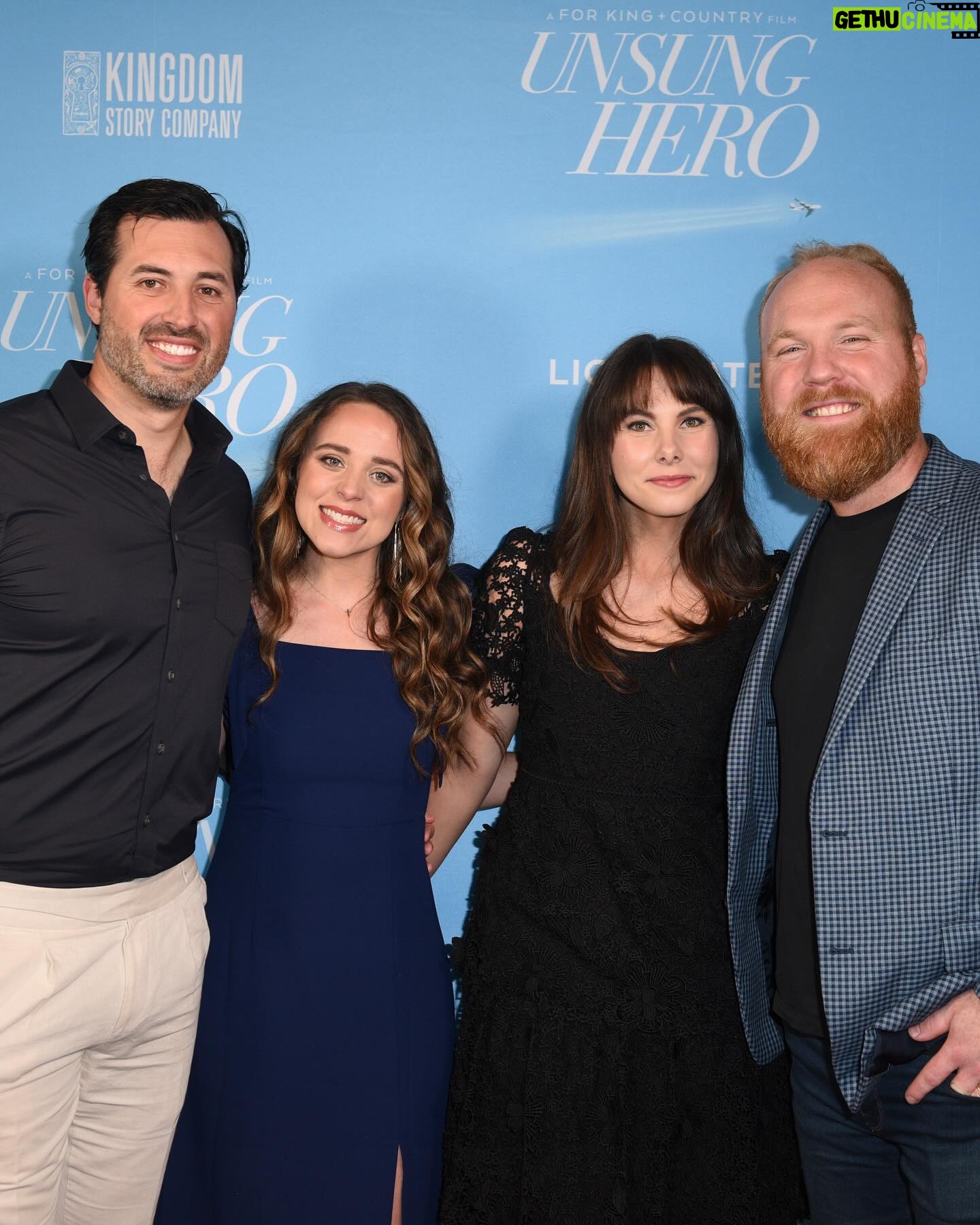 Jinger Vuolo Instagram - What an incredible evening @lionsgate for the screening of @unsungheromovie. My friend @imjoshwalsh produced it and did an excellent job! It’s so well done and such a captivating story. I loved the emphasis on prayer throughout the movie. Everyone needs to go see it! In theaters this week 🍿
