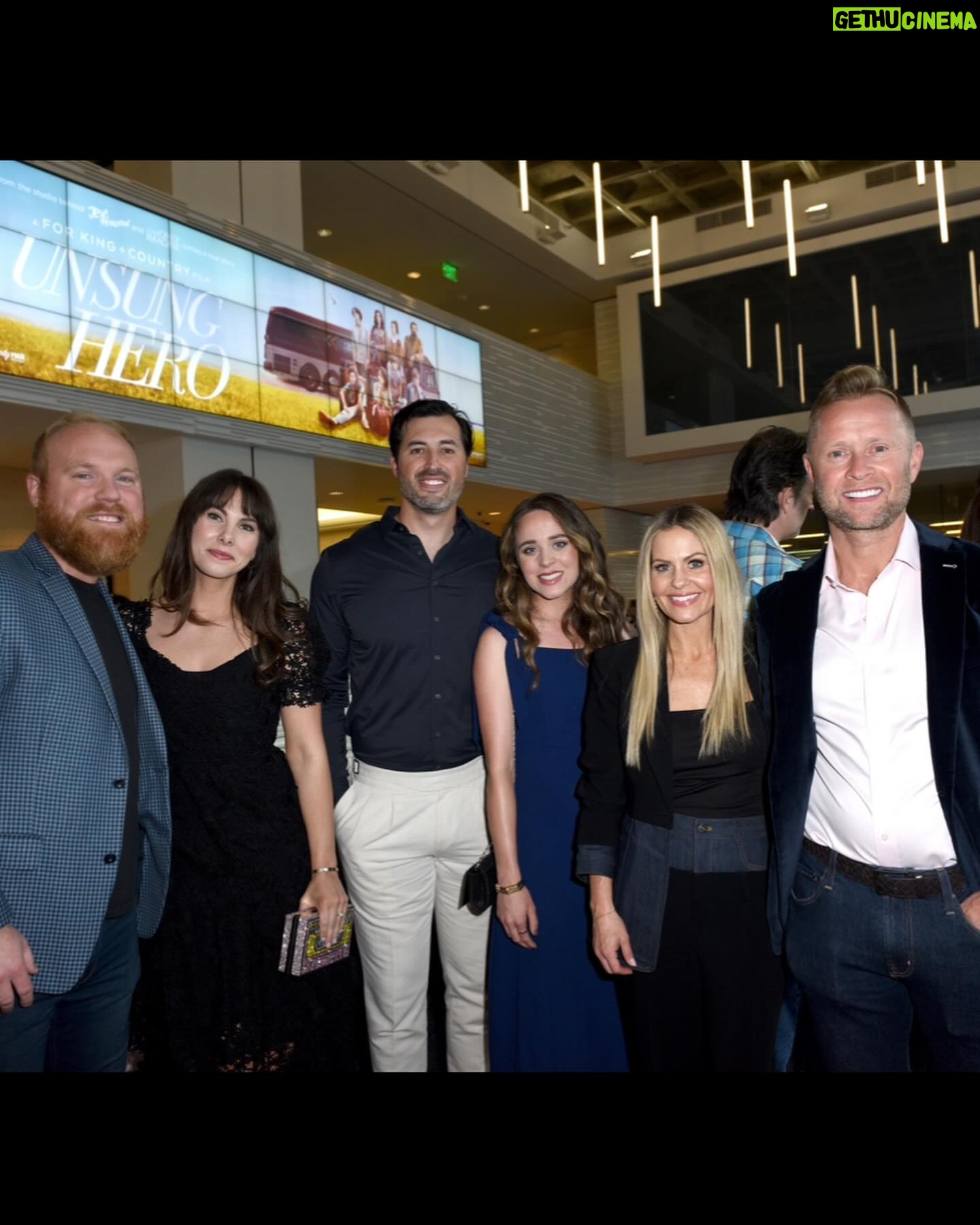 Jinger Vuolo Instagram - What an incredible evening @lionsgate for the screening of @unsungheromovie. My friend @imjoshwalsh produced it and did an excellent job! It’s so well done and such a captivating story. I loved the emphasis on prayer throughout the movie. Everyone needs to go see it! In theaters this week 🍿