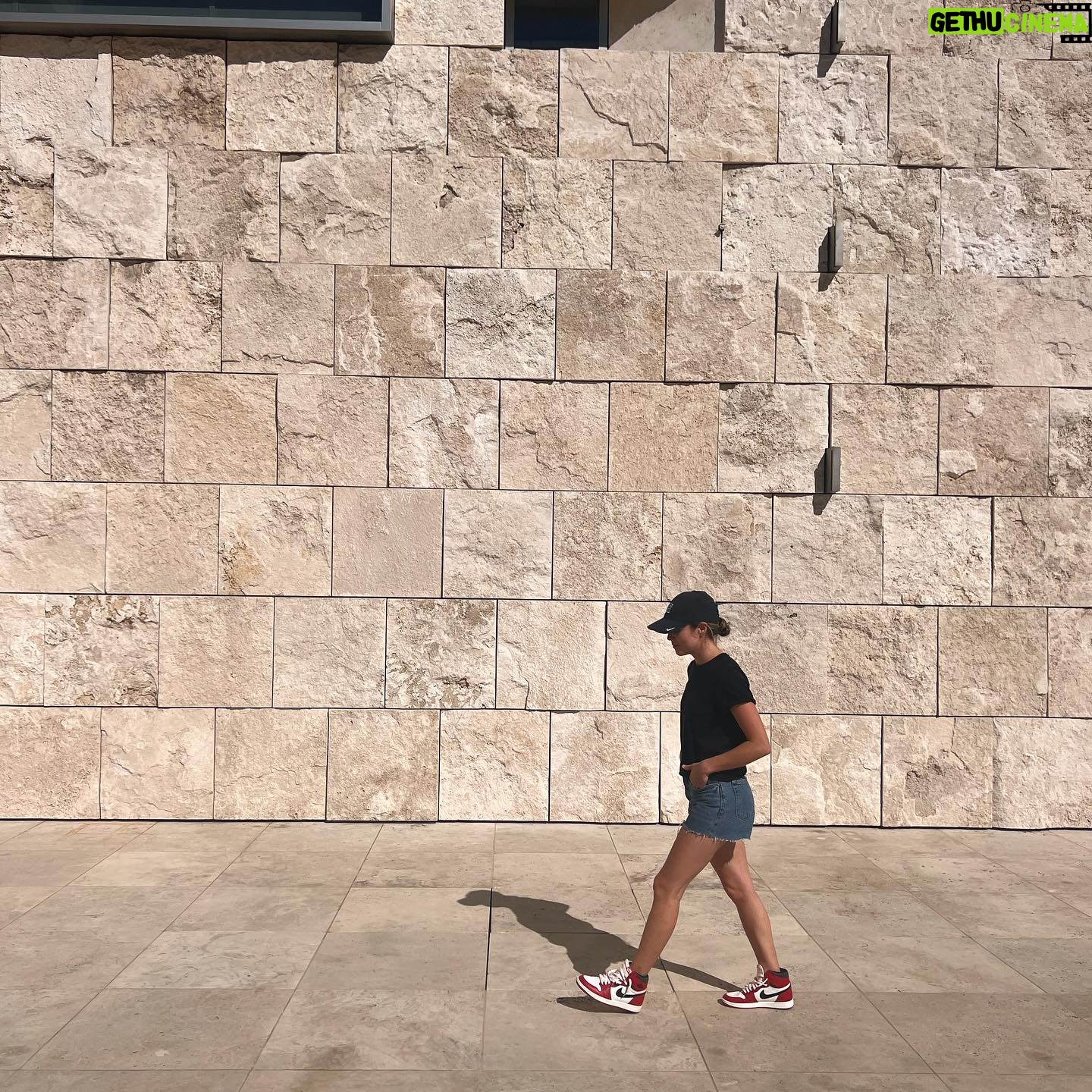 Jinger Vuolo Instagram - Perfect Saturday for a visit to the @gettymuseum with friends.