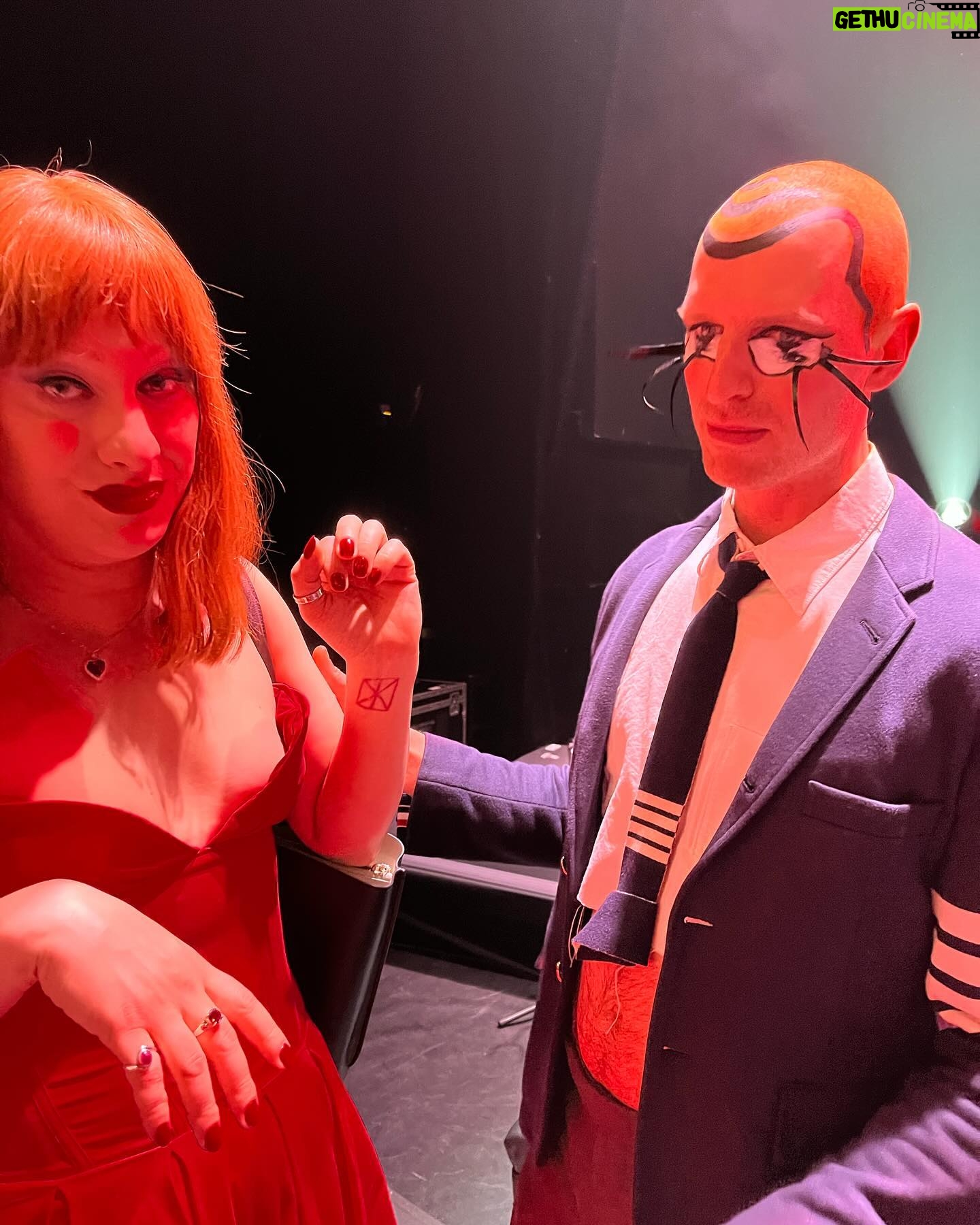 Jinkx Monsoon Instagram - We eventually got it rightβ ha ha! Catching up with my buddy @bigandmilky at MISCAST with the @mcctheater π€π€π»ππ»