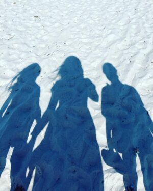 JoAnna Garcia Instagram - 💕 Girl’s Weekend 💕 1. Felt cute 2. Shadows w my favorite girls 3. Mermaids 4. Room Service…always and forever 5. Heaven 6. Asking for her ‘picture’ to be taken 7. Striking a pose for her picture 8. Synchronized Swimming 9. Milkshakes 10. Another picture request 🤣. We missed you @yourboyswish , but these girl’s weekends are just the best ❤️