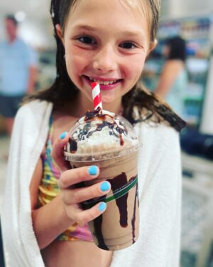 JoAnna Garcia Instagram - 💕 Girl’s Weekend 💕 1. Felt cute 2. Shadows w my favorite girls 3. Mermaids 4. Room Service…always and forever 5. Heaven 6. Asking for her ‘picture’ to be taken 7. Striking a pose for her picture 8. Synchronized Swimming 9. Milkshakes 10. Another picture request 🤣. We missed you @yourboyswish , but these girl’s weekends are just the best ❤️