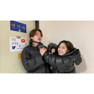 Jo Bo-ah Instagram - .
이런 예고 처음 보셨죠!
동욱이랑 보아가 만든 자체 제작
예고 영상!!📸
⠀
이렇게 열심히 하는데 본방사수 해주세요~
제발요~~❤️
⠀
매주 수,목 밤 10시 30분 tvN '구미호뎐'
바로 내일이죠
⠀
#tvN #티비엔드라마 #구미호뎐 #이동욱 #조보아#김범
#기획제작_조보아
#연출_이동욱
#촬영_조보아매니저
#특별출연_이동욱매니저역할_이동욱매니저
#총괄디렉터_강신효감독님