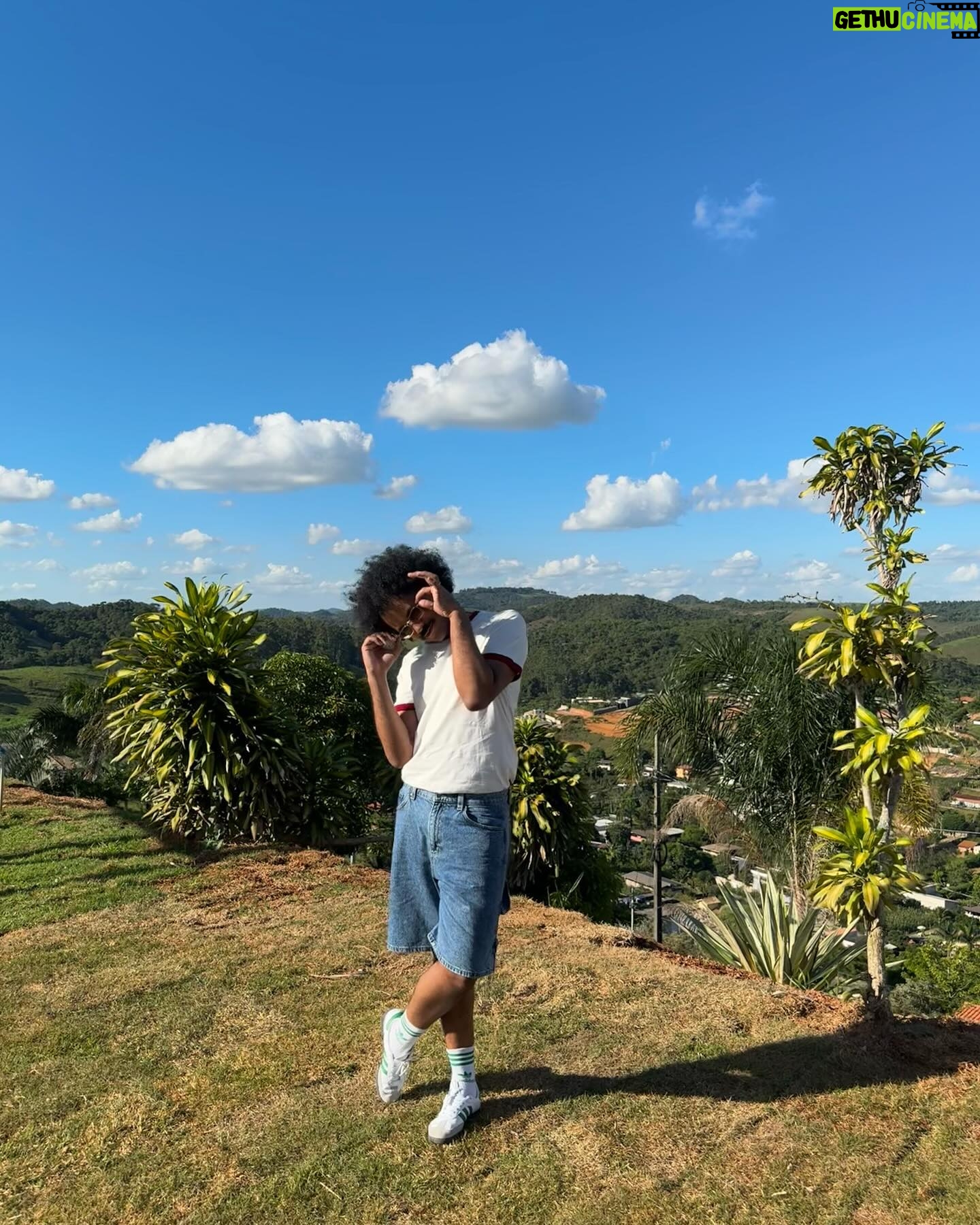 João Luiz Pedrosa Instagram - diazão de sol diretamente de minas gerais 🔺☀️