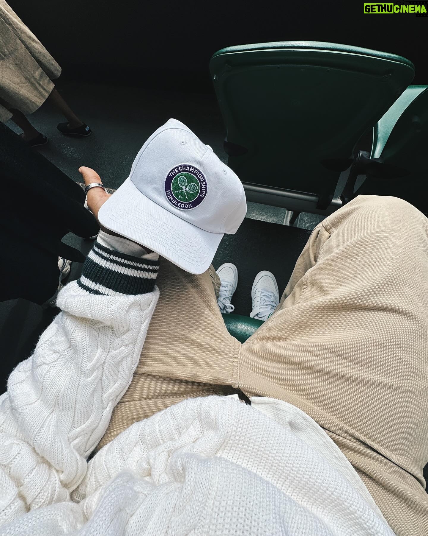 João Luiz Pedrosa Instagram - Living the best life 🇧🇷 | Primeiro dia em Londres para a pré estreia de #RivaisFilme 🎾 Fizemos um tour guiado por Wimbledon, local que sediou partidas icônicas de tênis. Acompanhem tudo pelo stories que to postando lá, hein! ✨ @wbpictures_br #WBPartner
