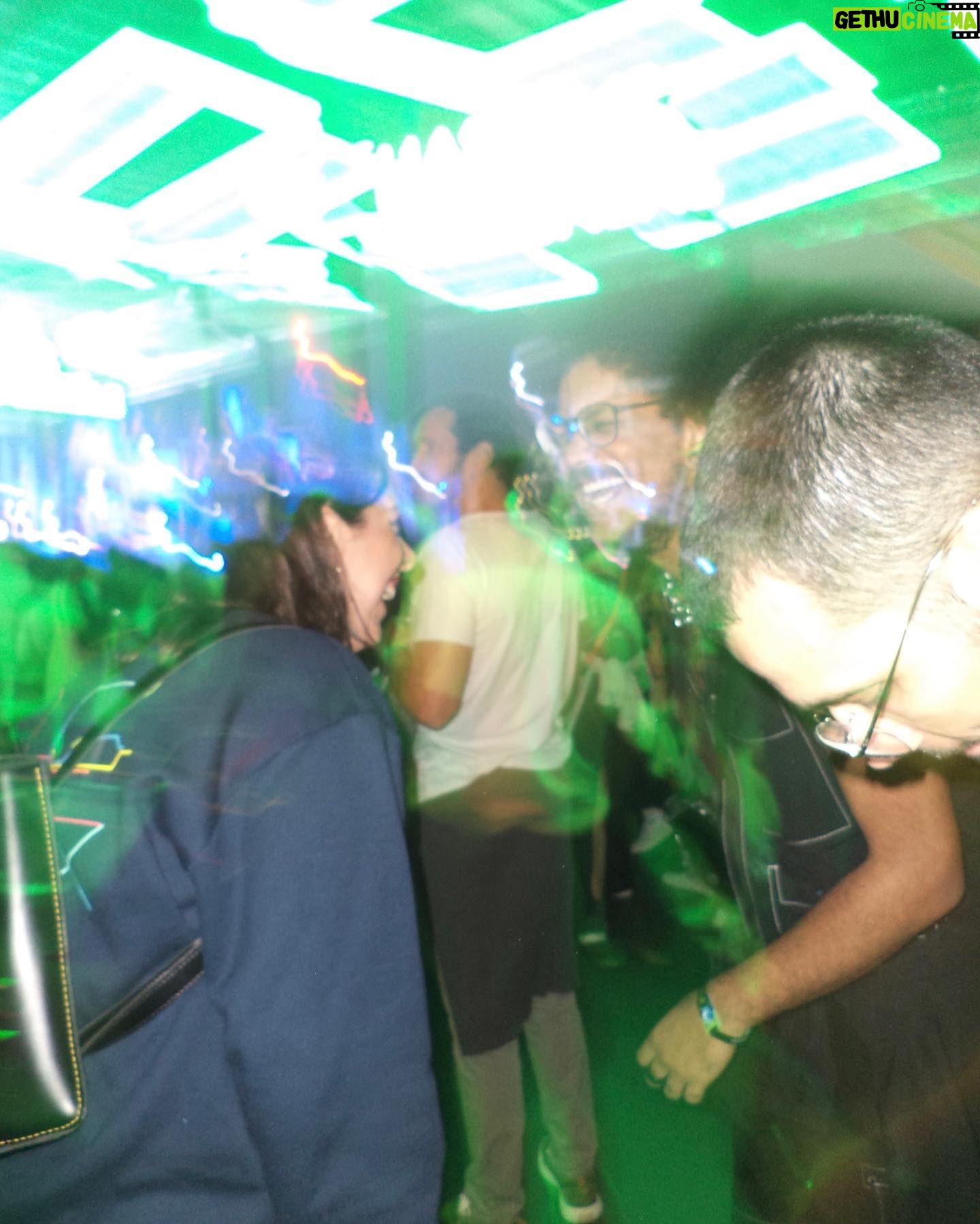 João Luiz Pedrosa Instagram - as fotos do the town saíram da cybershot direto pro feed