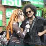 João Luiz Pedrosa Instagram - O segundo fim de semana do The Town começou e João Pedrosa e MariMoon, nossos repórteres, mostraram os acessórios que levam na bolsa para curtir o festival sem nenhum imprevisto. Os dois revelaram que carregam documento, carregador portátil, óculos de sol e muito mais. Preparados para mais tês dias de música? Acompanhe tudo aqui na Bill e em @heinekenbr 💚 #AprecieComModeração #ProdutoDestinadoAAdultos