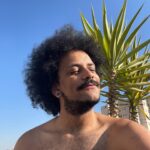 João Luiz Pedrosa Instagram - ✨ uma foto olhando pro lado pra imprimir uma certa naturalidade e outra com uma cara de bravo que na verdade era sensibilidade ao sol ✨