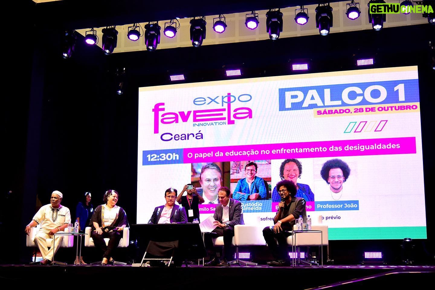 João Luiz Pedrosa Instagram - O papel da educação no enfrentamento das desigualdades Alegria em participar desse painel tão importante no @expofavelaceara ao lado de @camilosantanaoficial Ministro da Educação, @custodioalmeidaufc, Reitor da Universidade Federal do Ceará, da professora @eribernardinoo de Aracoiaba pro mundo e do professor @ivanirdossantos.rio com falas tão potentes e inspiradoras. Obrigado Ceará e Fortaleza pela receptividade de sempre! 💖 e mt obrigado @pretozeze pelo convite para fazer parte disso. 📸: @arnaldodantas_