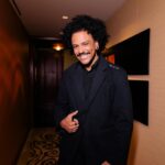 João Luiz Pedrosa Instagram - PREMIERE DE LIFT: Roubo nas Alturas ✈️ a convite da @netflixbrasil ✨ O filme chega no catálogo da netinha dia 12/01 e ontem tive a oportunidade de assistir junto ao elenco diretamente aqui de Nova York. . foto: @rodolfosanchesfoto stylist: @leobronks