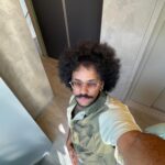 João Luiz Pedrosa Instagram - outfit check 😮‍💨😮‍💨 sempre apoiando o celular em qualquer canto pra poder fazer um videozinho hahahah 🤭