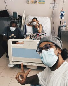 João Luiz Pedrosa Instagram - SEIS MESES DO TRANSPLANTE RENAL DA MINHA MÃE 🥹 Vibrando sempre o melhor de tudo com sua energia e força, mãe! Nossa família ganhou um novo membro e ele é o mais querido de todos - hahaha Muito simbólico essa data pra gente, sobretudo na semana do Dia Mundial do Rim, data criada para dar importância ao cuidado renal e prevenção de doenças. #VivaOSus ❤️