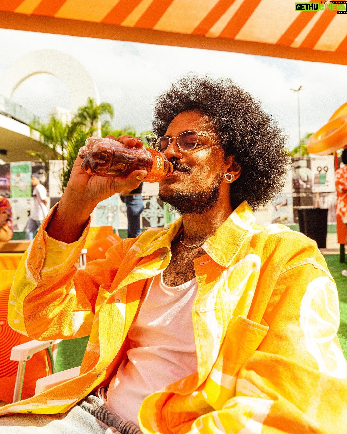 João Luiz Pedrosa Instagram - Que dia incrível junto com @chasleao na minha primeira vez curtindo o Coala Festival. Leão preparou um espaço incrível pra gente ficar de boa e dando uma relaxada. Tem espaço pra se revitalizar e recuperar o pique pra curtir cada momento aqui! Valeu @chasleao, amanhã tem mais! 🦁 #FicaDeBoa #CoalaFestival | *publicidade
