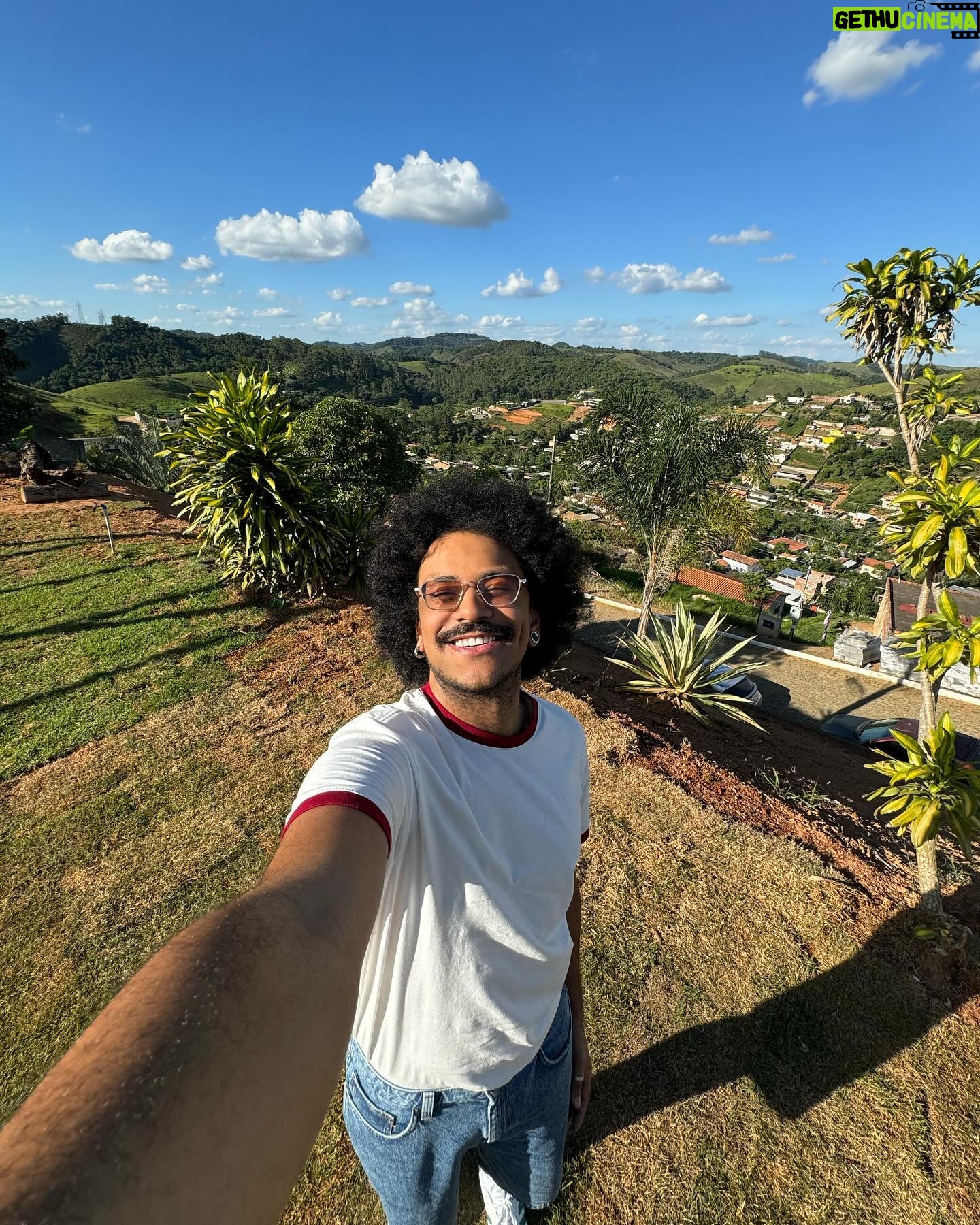 João Luiz Pedrosa Instagram - diazão de sol diretamente de minas gerais 🔺☀️