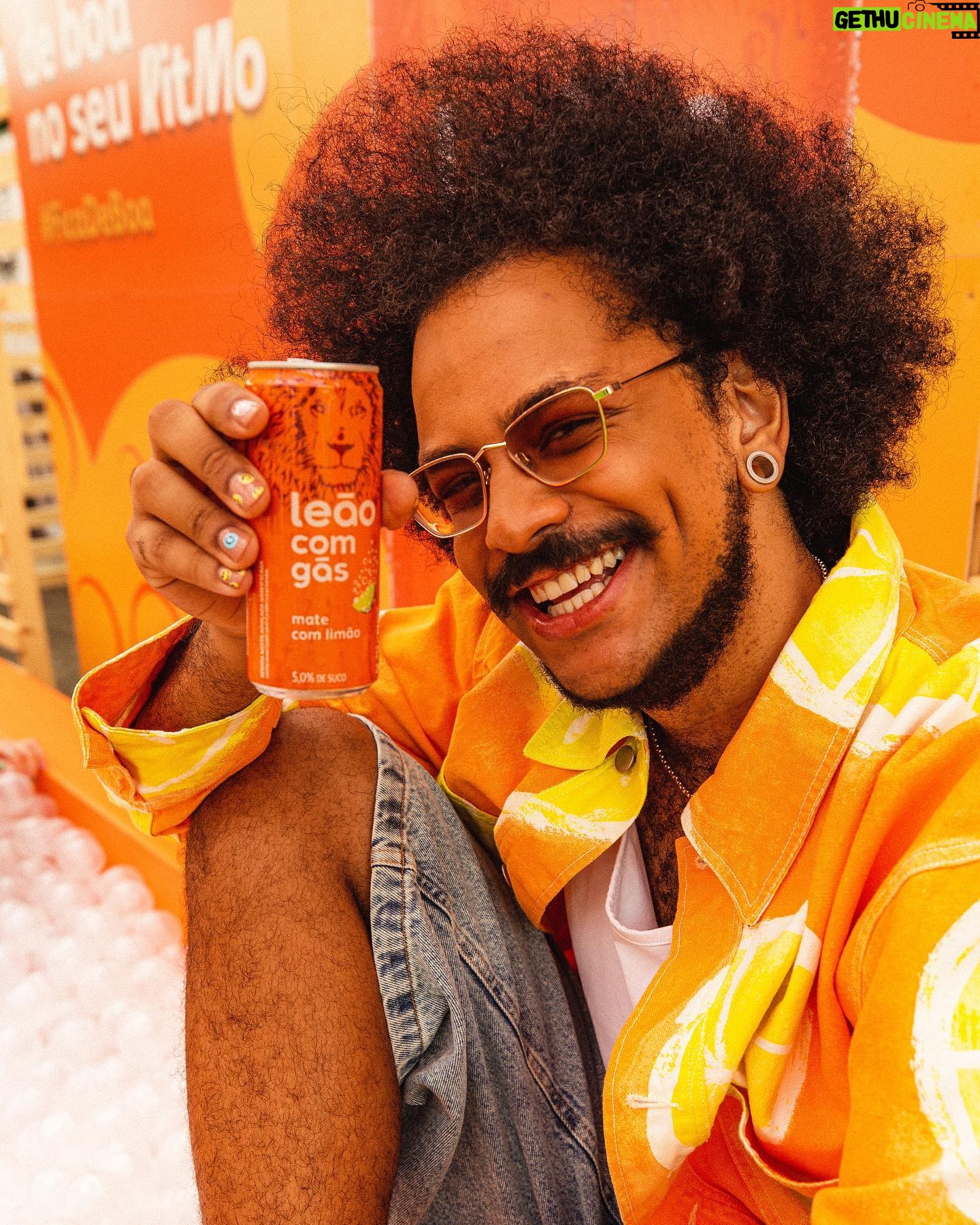 João Luiz Pedrosa Instagram - Que dia incrível junto com @chasleao na minha primeira vez curtindo o Coala Festival. Leão preparou um espaço incrível pra gente ficar de boa e dando uma relaxada. Tem espaço pra se revitalizar e recuperar o pique pra curtir cada momento aqui! Valeu @chasleao, amanhã tem mais! 🦁 #FicaDeBoa #CoalaFestival | *publicidade
