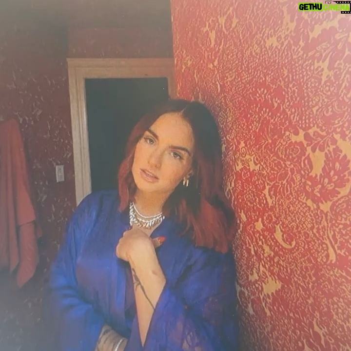 JoJo Instagram - Once a cheat always a cheat? Thoughts on that sentiment? I’ve found myself on both sides of the cheating coin- 10/10 do NOT recommend. Trash. I do, however, believe in redemption and our human nature to change and grow. But to change a behavior like that you have to REALLY want to. Almost NEED to. Identify why you did it. What impulses make you want to act out and say fuck it I’m gonna act selfishly and potentially really hurt the person I love. And come up with a plan so as to never be in the position to do it again. Gimme your opinion in the comments… And while you’re at it stream “Cheat” by @mahalia and me 😝💎