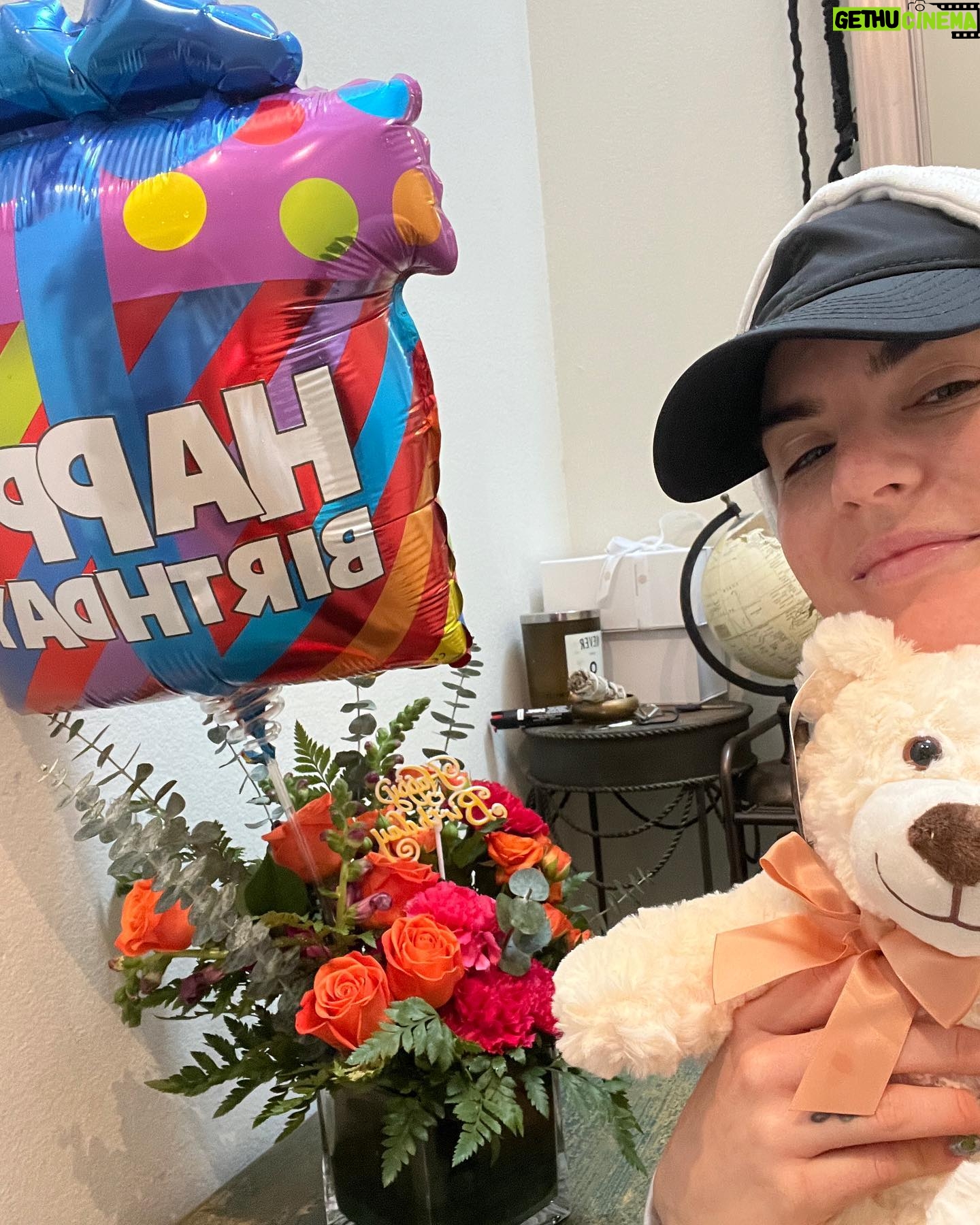 JoJo Instagram - thank u to everyone who made me feel so loved on my bday :) you’re amazing & im BLESSED.
