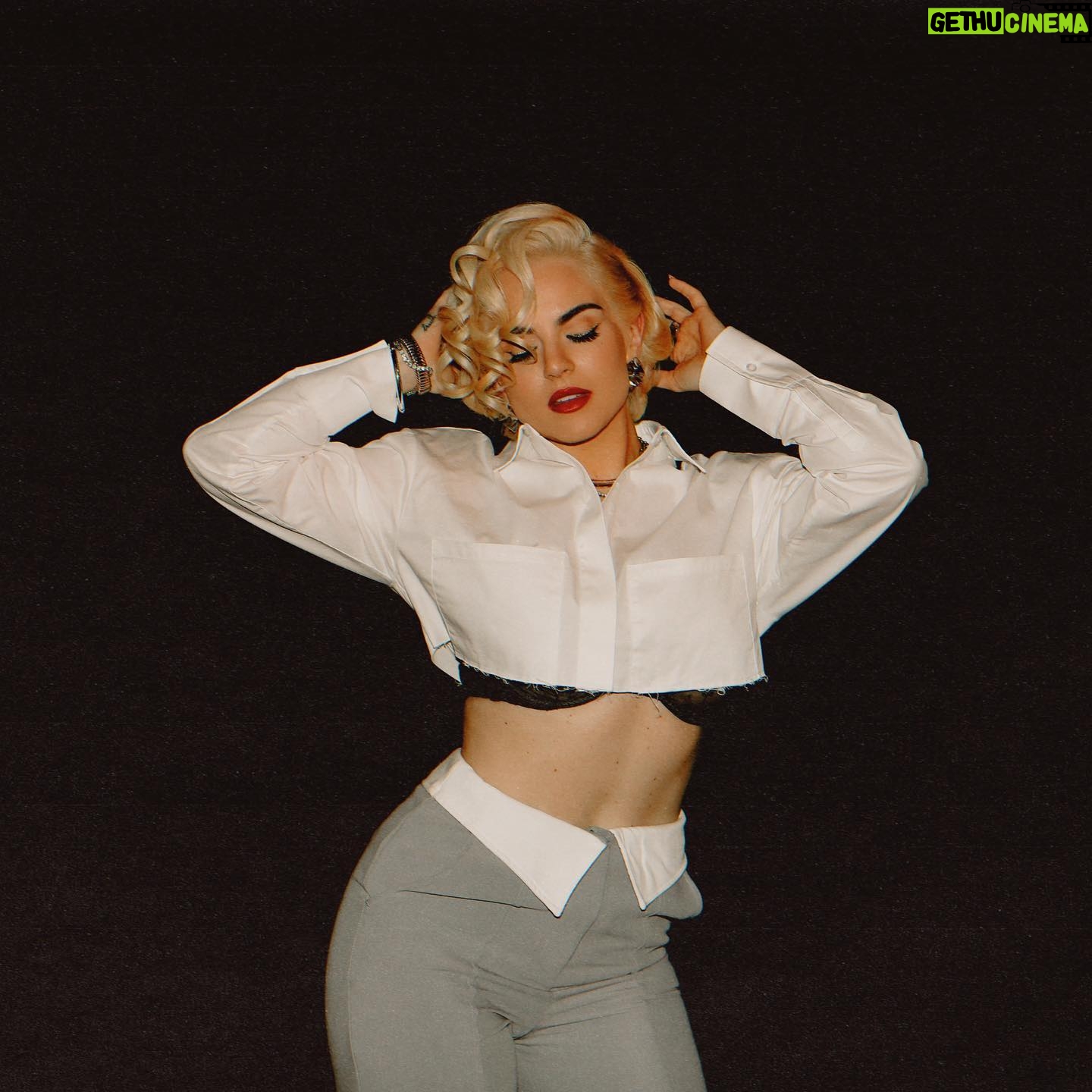 JoJo Instagram - Go, go ahead, it's your time, baby It's your time, baby, get wild, baby - Burna voice