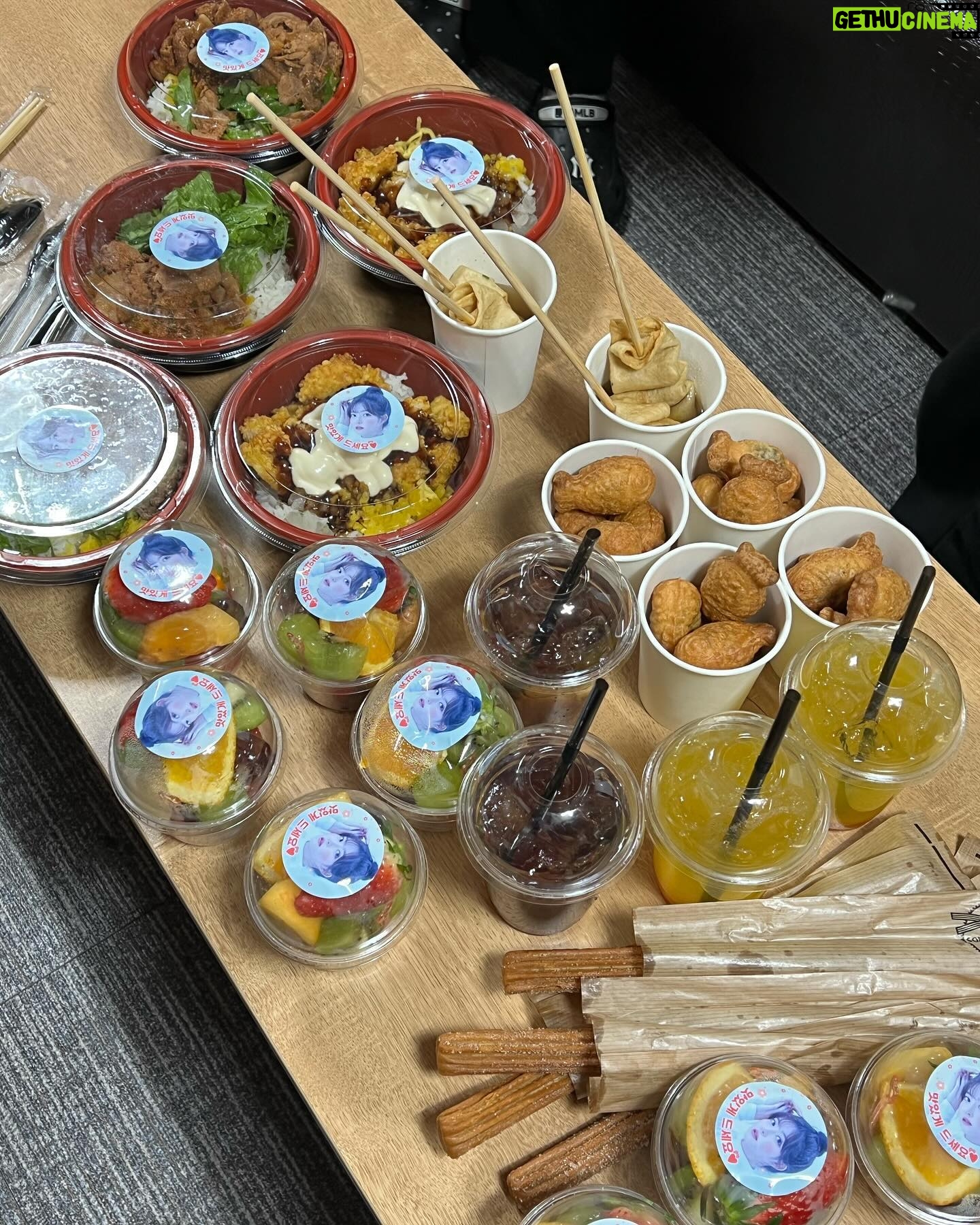 Jo Soo-min Instagram - 끼야아아 맛있게 먹구 힘내서 촬영했답니다아🌼감사합니댜🧚🏻♀️🤗🫶🏻👍하나 화이띵🥰