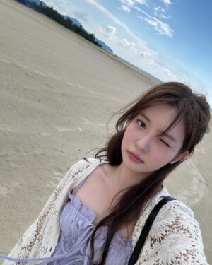 Jo Soo-min Instagram - The sky is so blue🩵💙