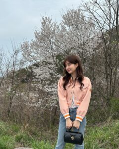 Jo Soo-min Instagram - 🌸🌸🌸 #광고 #토리버치 #toryburch