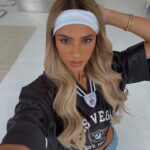 Joanna Chimonides Instagram – Denim day👖🩵 @boohoo ad