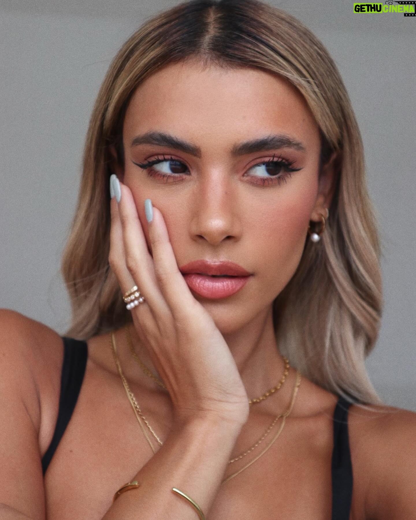 Joanna Chimonides Instagram - In my girly girl era 🎀 I express myself a lot in the jewellery that I wear so this International Women’s Day, I thought I’d show you lovely ladies how I stack up my favourite @theofficialpandora jewellery pieces that I wore in the Love Island All Stars villa ❤️🌴 #PandoraCollective AD