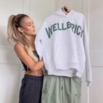 Joanna Chimonides Instagram – Outfit 1 or 2 ??? Help a girl out 🥹🙈 

Bomber jacket – @jdwomen @nikewomen 
Unitard- @meshki 
Cargo Jeans – @boohoo 

Hoodie – @wellbrick_apparel 
Cargos – @prettylittlething 
Bag- @boohoo