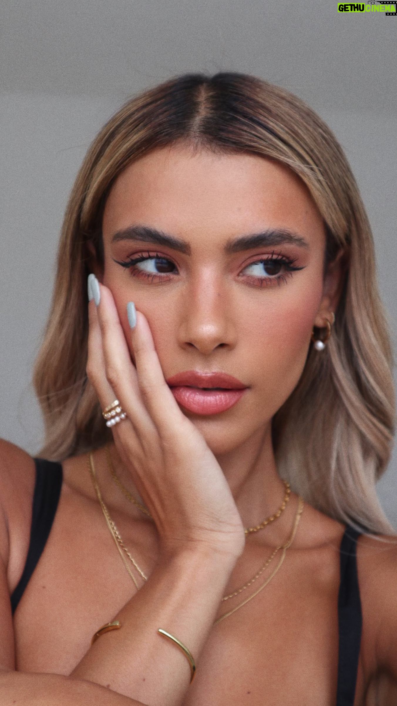 Joanna Chimonides Instagram - GRWM whilst I tell you 5 things I would have told my younger self in a relationship 💫🎀 Products used: @maccosmeticsuk ‘future flame’ eyeshadow pallet @fentybeauty Eaze Drop’ shade 13 @charlottetilbury ‘Pinkgasm’ @lorealparis ‘3 second setting mist’ @fentybeauty ‘Fussy 02’ gloss @hudabeautyshop ‘Banana bread’ @bobbibrownuk ‘walnut 8’ foundation stick @lorealparis ‘infaillible concealer 328.5’ @ilmakiage ‘Gimme more’ highlighter @maccosmeticsuk ‘extreme dimension’ mascara @lorealparis ‘infaillable grip : micro-fine brush eyeliner’ @maccosmeticsuk ‘spice’ lip liner