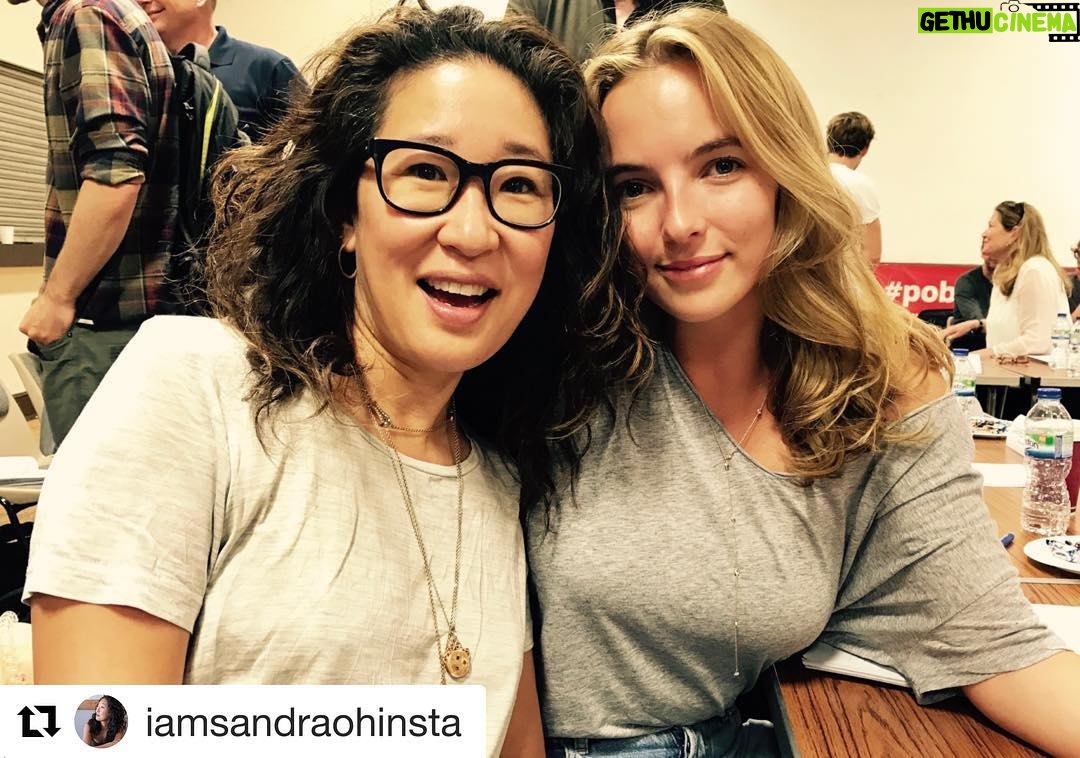 Jodie Comer Instagram - What a pic! 🤩 Enjoy Canada! | #Repost @iamsandraohinsta with @get_repost ・・・ Omg Canada 🇨🇦 @killingeve is kicking off 2nite! Enjoy! Me & @jodiemcomer our 1st readthru.