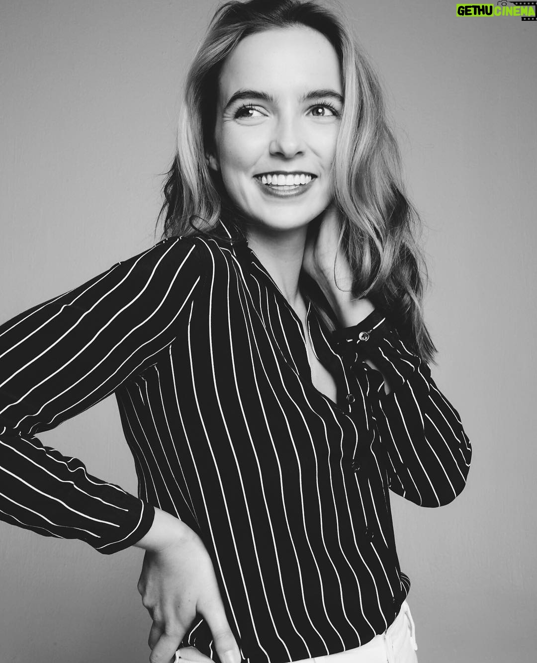 Jodie Comer Instagram - Another from my shoot with @erichobbsstudio 🖤