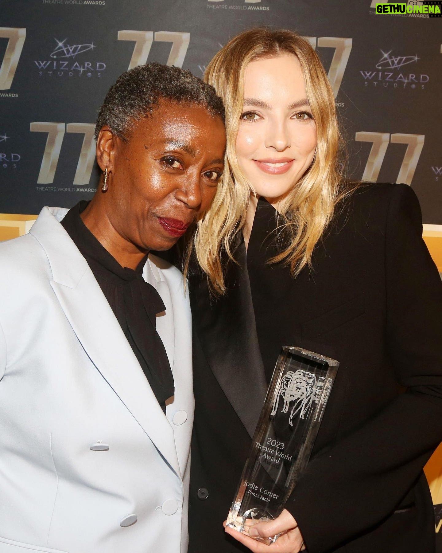 Jodie Comer Instagram - Thank you Theatre World for this wonderful honour. It has been the greatest gift coming to Broadway with a play as special as this one. @missdumezweni thank you for your honesty, time and words - the most rock and roll introduction I’ve ever had the pleasure of receiving! @estreetprods #primafacieplay