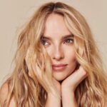 Jodie Comer Instagram – 💫🪐 @stylistmagazine 🪐💫

I really loved this day and chat with @helenrollerskates. So glad to have met @dannykasirye AKA – the most zen guy on the planet. Thank you always to the incredible team who are tagged. 💛