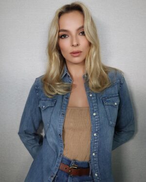 Jodie Comer Instagram - @elizabethsaltzman making my double denim dreams come true xxxxx
@hungvanngo & @jacobrozenberg Thank you! 😘