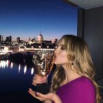 Jodie Comer Instagram - Finally, I’d like to thank the team at Sea Containers London for being the host with the most and providing these views for our 4am comer photoshoot! Shoutout to my bro Charlie for being the best there is. 💖Photography: @victoriaraeburnwales