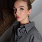 Jodie Comer Instagram – @hungvanngo 
@peterluxhair 
@fabricioormonde 
@elizabethsaltzman 

Feeling all fancy. 🌹