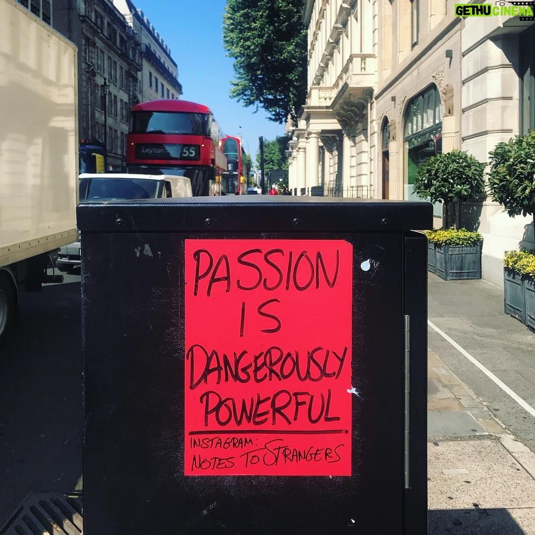 Jodie Comer Instagram - #notestostrangers