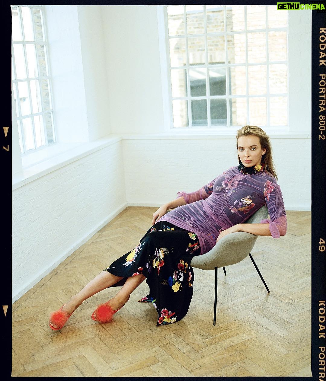 Jodie Comer Instagram - Sometimes things come together so perfectly and that is a huge credit to the people behind the camera. I can’t thank @pulmanns, @rachelbakewell, @justinejenkins & @fabionogueira enough. It’s so inspiring to be around such creativity, I’ll cherish these images and the memory forever! X 💜 @stella_telegraph