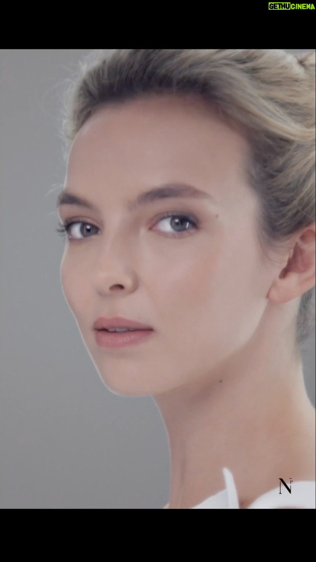 Jodie Comer Instagram - I'm so excited for the official launch of my @noblepanacea film campaign. Join me on this skincare experience. Invented by Founder Sir Fraser Stoddart, with revolutionary OMV technology. Noble Panacea champions authentic beauty. Made with natural and sustainable ingredients and packaged in renewable and recyclable materials. Discover a brand I've come to know and love. #Skincare #ScienceMaterpiece #NoblePanacea #ThinkBeautifully #NoblePanaceaAmbassador #JodieComer #PurePanacea #ad