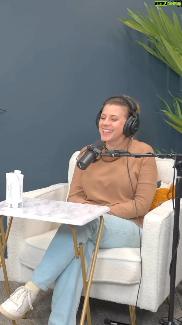 Jodie Sweetin Instagram - The lovely and wonderful @jodiesweetin shares about life’s biggest challenges, why therapy is amazing, Bob & Full House, and much more during our beautiful chat on @comfortfoodpodcast_dna Listen to the entire episode wherever you get your podcasts. Links in bio. #jodiesweetin #comfortfood