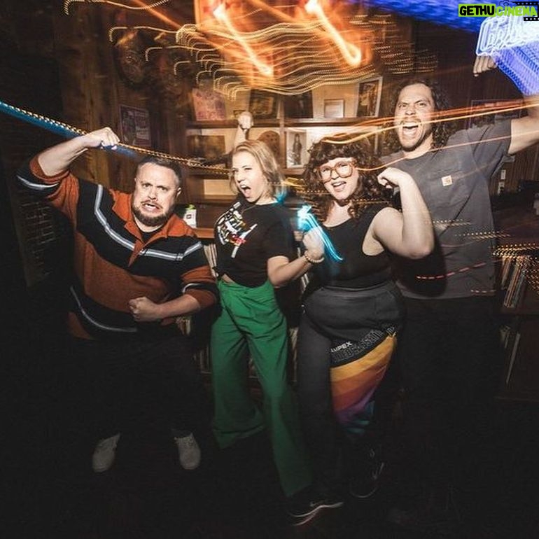 Jodie Sweetin Instagram - Did you miss Family Dinner’s March show? Here’s a peek at all the fun and games from that night. Don’t suffer from fomo! Get a ticket to our April Show live from the @bourbonroomhollywood. Link in bio! 1. The cast of the March Birthday Show. 2. Jodie Sweetin 3. Babs Grey before she tosses the hot dog flip cup and crushes. 4. Simon Gibson 5. Karl Hess 6. Babs Grey 7. Jodie and Simon 8. Simon wearing the flip cup prop 🌭 on his forehead. 9. The team who brings you Family Dinner. 10. April’s lineup for Family Dinner: High Holidays Edition. 📸 by the great @justoffthesix